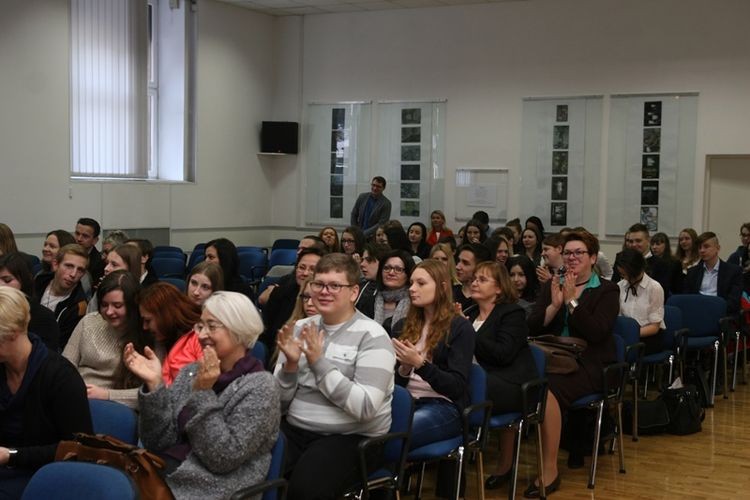 Licealiści w Rydułtów będą nadal korzystać z warsztatów akademickich w Cieszynie, Dział Promocji UŚ