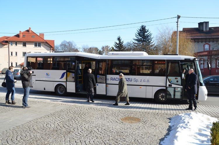 Nowoczesne autobusy PKS już w poniedziałek wyjadą na drogi naszego powiatu, Starostwo Powiatowe w Wodzisławiu Śl.