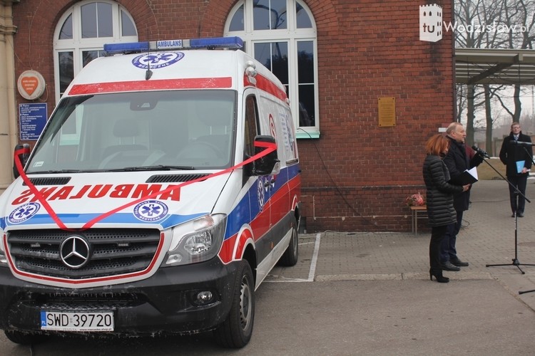 Szpital w Rydułtowach wzbogacił się o nową karetkę, mk