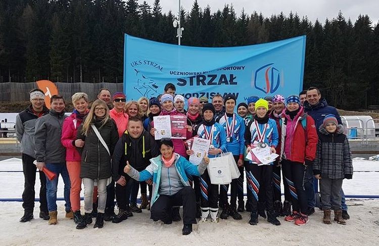 Sztafeta UKS-u Strzał zdobyła srebro na mistrzostwach Polski, UKS Strzał Wodzisław