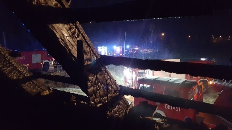 Pożar przy Bogumińskiej. Strażacy walczyli z ogniem przez 4 godziny, KPPSP Wodzisław Śl.