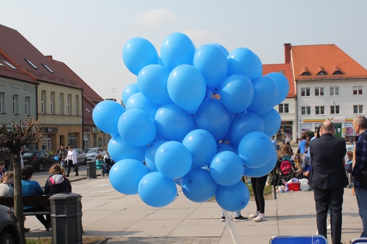 Niebieski happening na wodzisławskim Rynku, mk