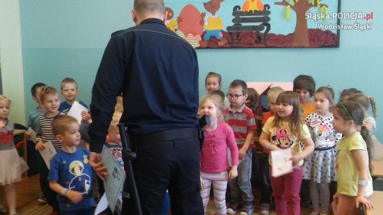 Wodzisławscy policjanci rozmawiali o bezpieczeństwie z przedszkolakami, KPP Wodzisław Śl.