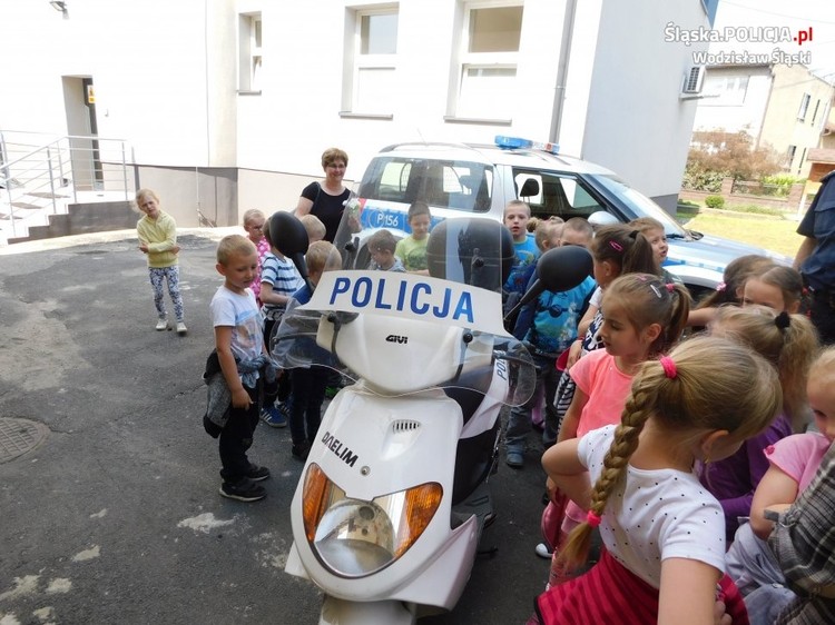 Przedszkolaki poznały pracę policjantów, KPP Wodzisław Śl.