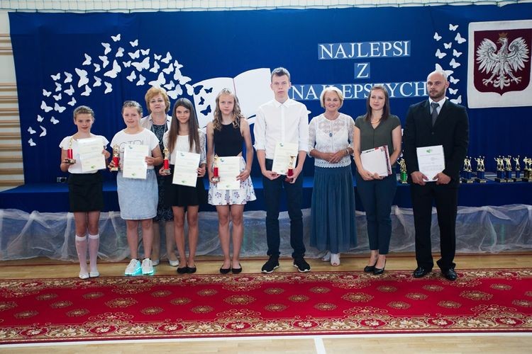 Burmistrz Radlina nagrodziła uczniów za wyniki w nauce i inne sukcesy, UM Radlin