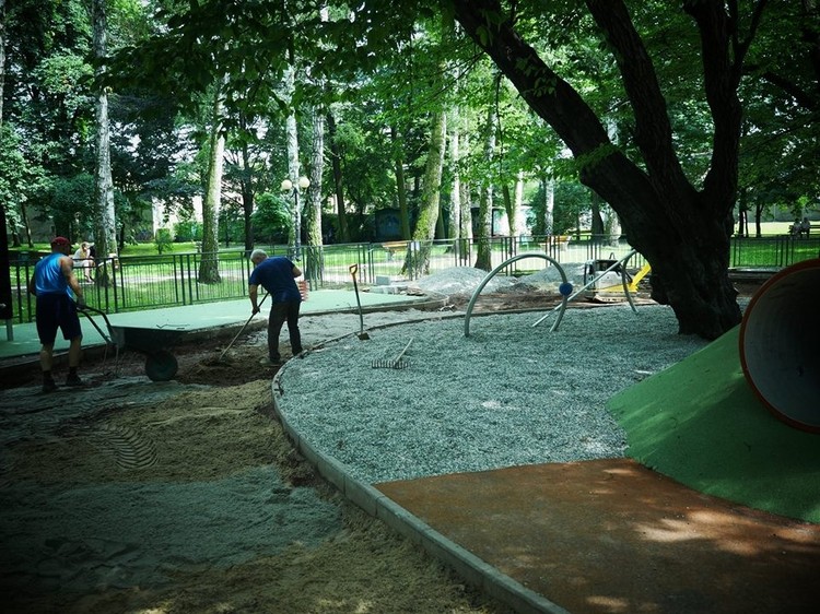 Trwa rozbudowa placu zabaw w Parku Miejskim, UM Wodzisławia