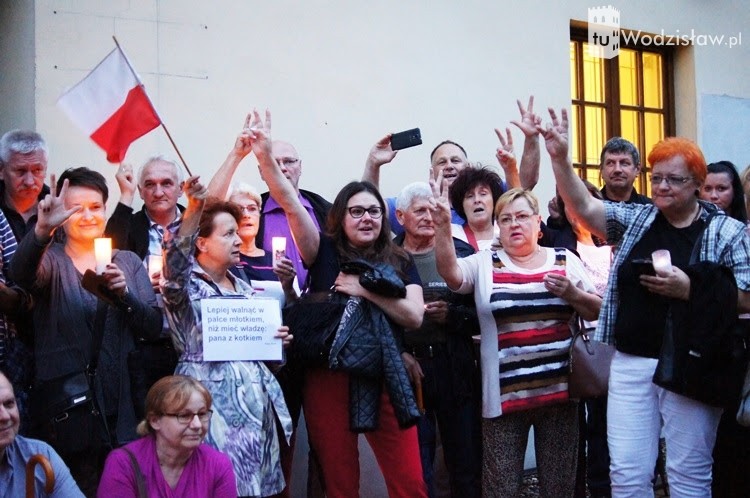 „Wolność kocham i rozumiem”. Hymn protestujących na ustach wodzisławian przed Sądem, Marcelina Sosna