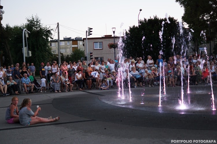 Mieszkańcy bawili się na gali operowo-operetkowej przy fontannie, Marcelina Sosna