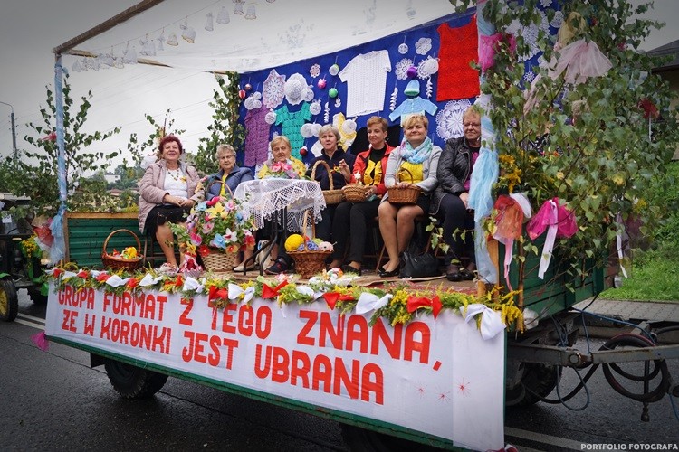 Deszczowe uroczystości dożynkowe w Połomi, Marcelina Sosna