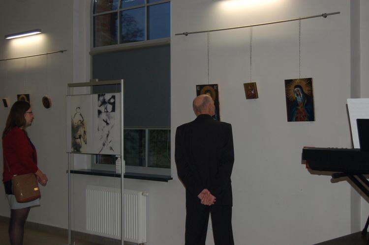 Prace uczniów i nauczycieli z Wodzisławia zainteresowały miłośników sztuk plastycznych, Starostwo Powiatowe w Wodzisławiu Śląskim