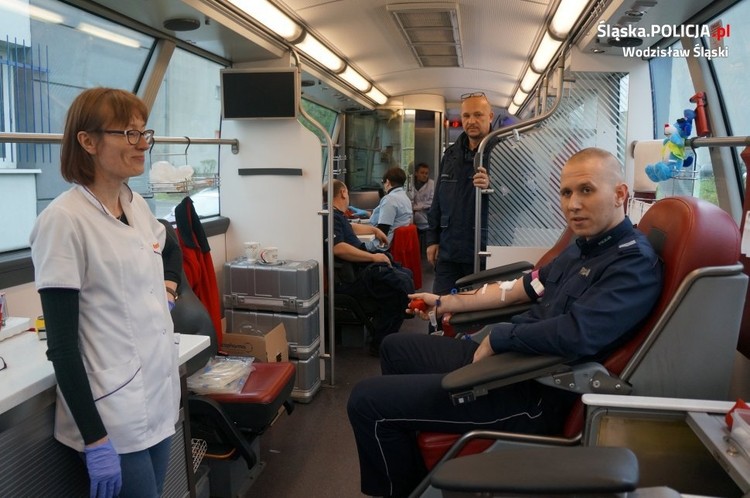 Policjanci wsparli akcję krwiodawstwa, KPP Wodzisław