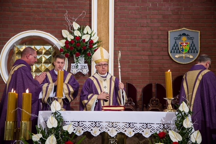 Abp Wiktor Skworc odprawił mszę w intencji górników w Gołkowicach, Archidiecezja Katowicka