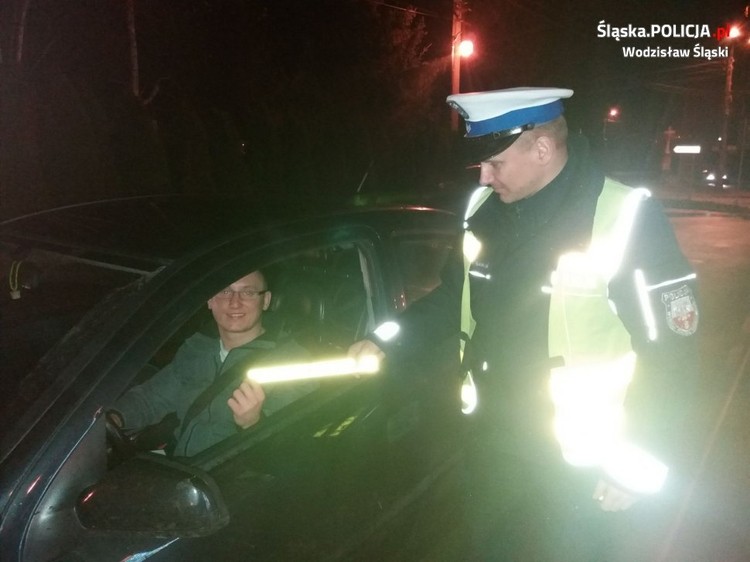 Wodzisławscy policjanci promowali noszenie odblasków, KPP Wodzisław