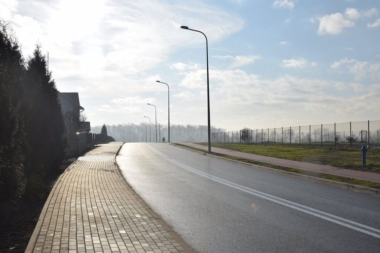 Rydułtowy: ulica Ładna i trasa rowerowa nad stawem Machnikowiec, UM Rydułtowy