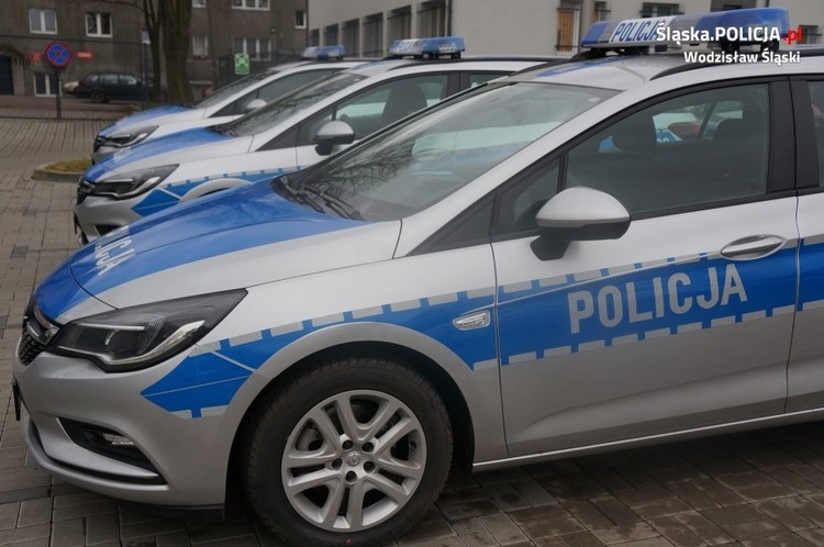 Nowe radiowozy dla wodzisławskiej policji, KPP w Wodzisławiu