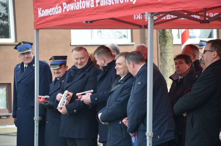 Strażacy już korzystają z nowej drabiny. Wielki dzień OSP Łaziska i Połomia (zdjęcia), Starostwo Powiatowe w Wodzisławiu Śląskim