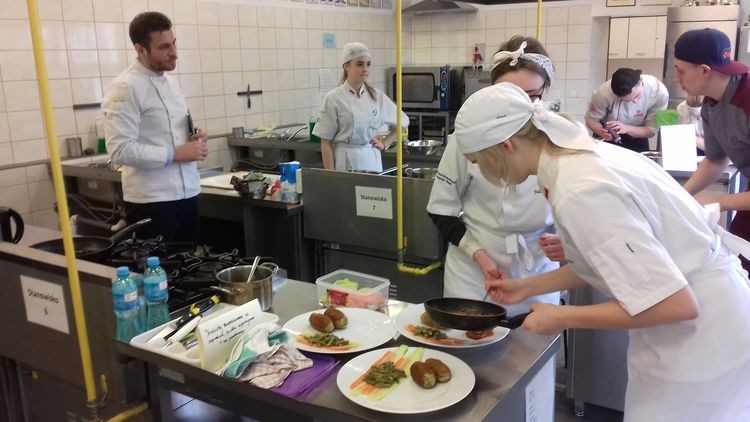 Młodzi „kucharze” udowodnili, że śląska kuchnia może być wegetariańska, Starostwo Powiatowe w Wodzisławiu Śląskim