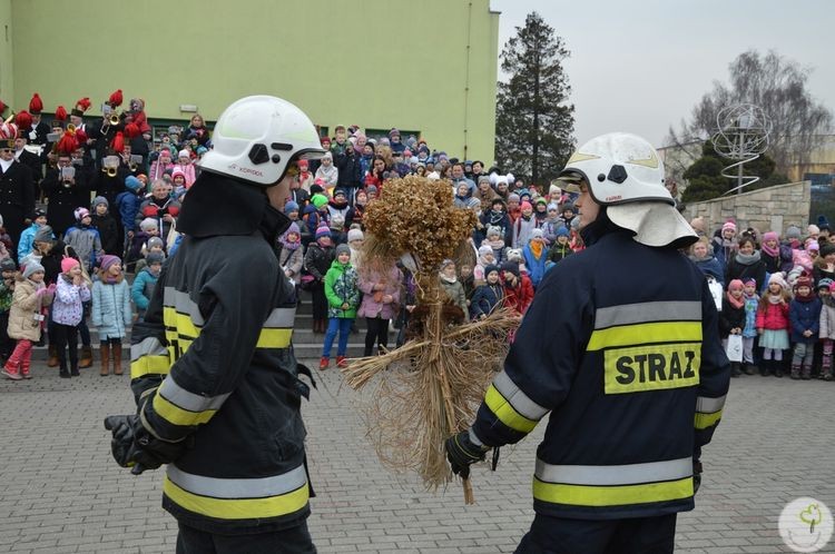 Radlin: strażacy spalili marzanny, dzieci powitały wiosnę, MOK w Radlinie