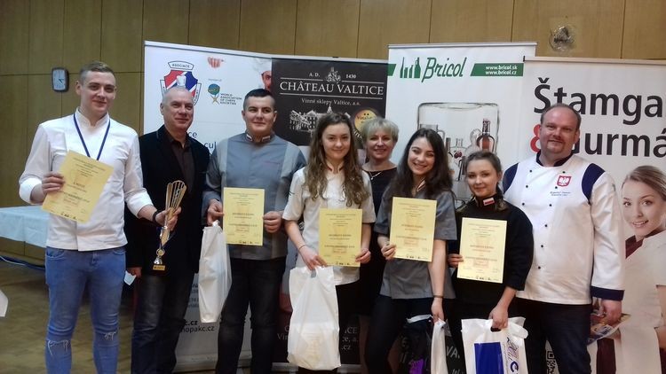 Młodzi kucharze i cukiernicy z ZSE zdominowali konkurs gastronomiczny w Czechach, Starostwo Powiatowe w Wodzisławiu Śląskim