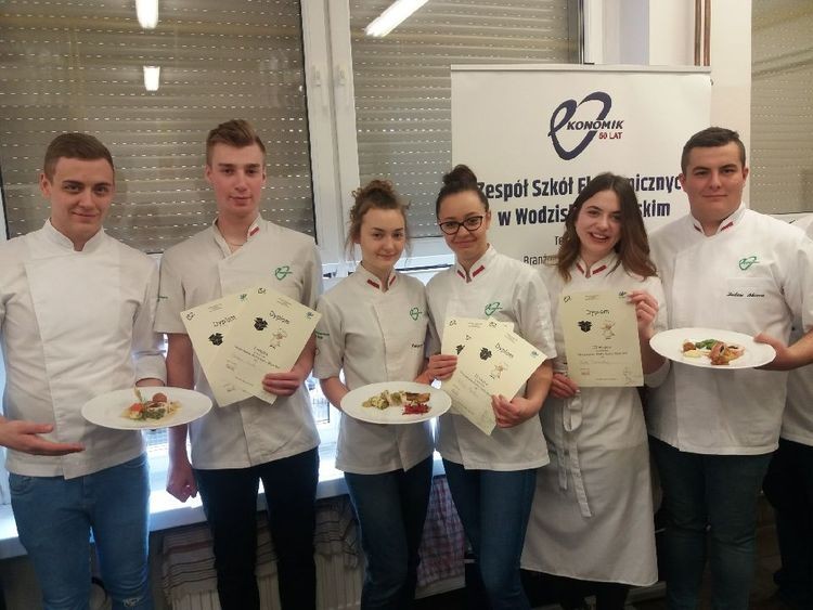 Młodzi kucharze walczyli o tytuł „Wodzisławskiego Mistrza Kuchni Black Box”, Starostwo Powiatowe w Wodzisławiu Śląskim