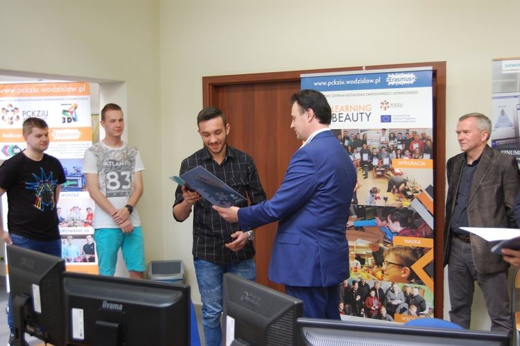 Pięciu uczniów PCKZiU wygrało konkurs na logo firmy, PODN w Wodzisławiu Śląskim