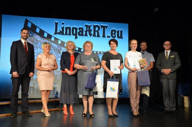 Nagrali jeden dzień z życia szkoły, by wygrać konkurs, Starostwo Powiatowe w Wodzisławiu Śląskim