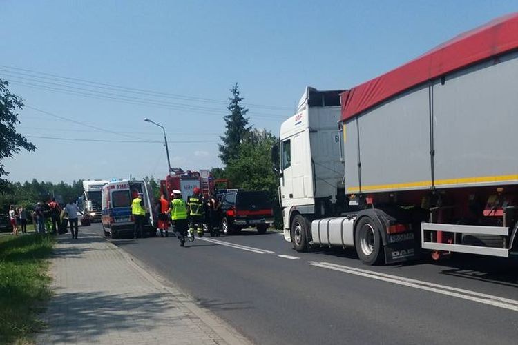 Czołowe zderzenie w Turzy Śląskiej. 82-latek zjechał na przeciwny pas, Wodzisław Śląski i okolice-Informacje drogowe 24H