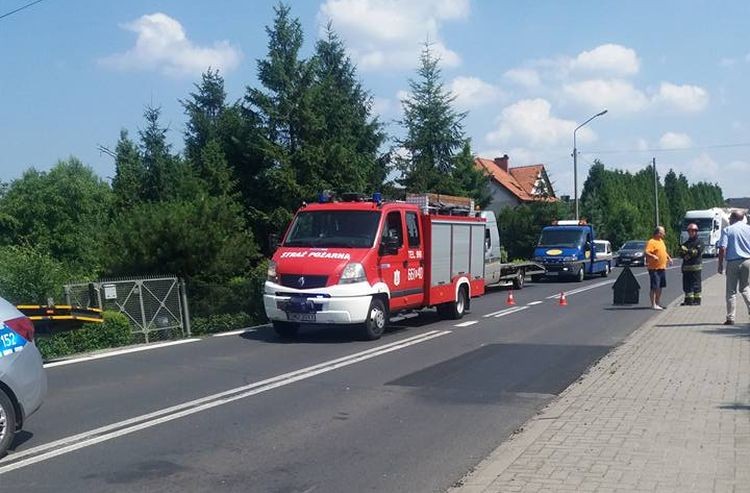 Czołowe zderzenie w Turzy Śląskiej. 82-latek zjechał na przeciwny pas, Wodzisław Śląski i okolice-Informacje drogowe 24H