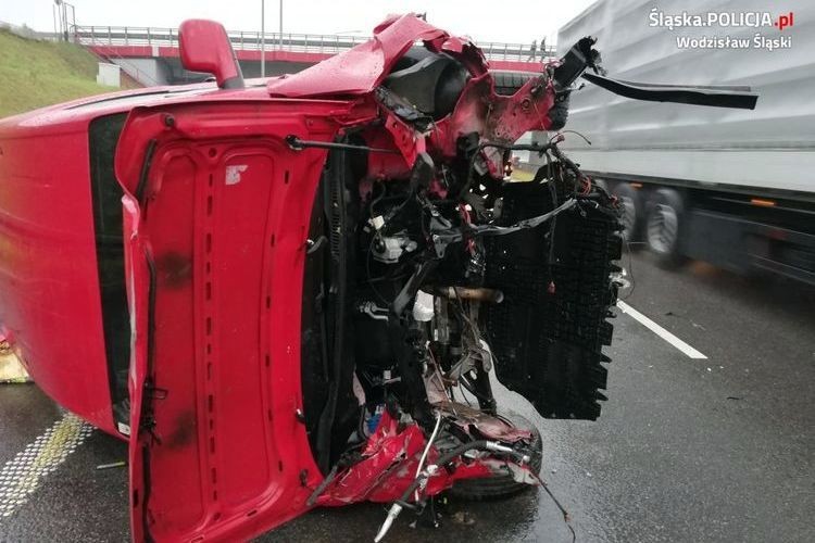 Wypadek na A1 w Mszanie – cudem przeżyli, policja Wodzisław Śląski