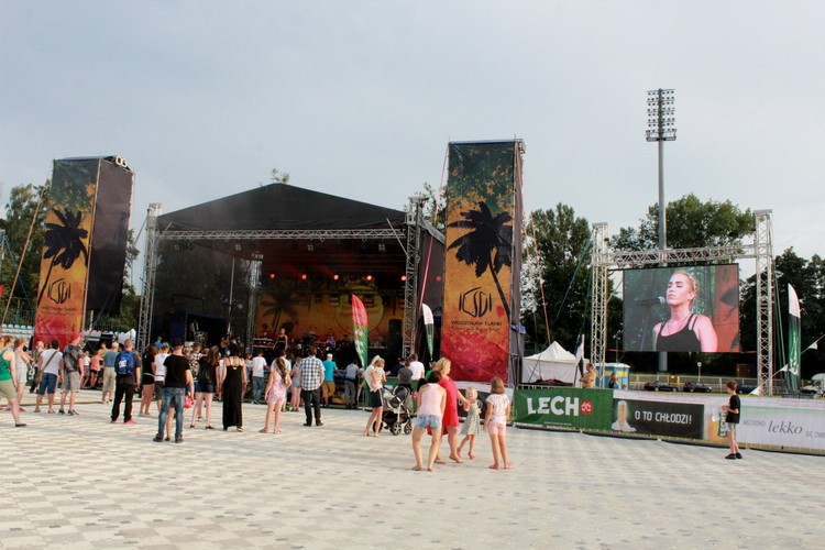 Dzień drugi festiwalu Reggae - Najcieplejsze Miejsce Na Ziemi, Liv, gazeta wodzisławska