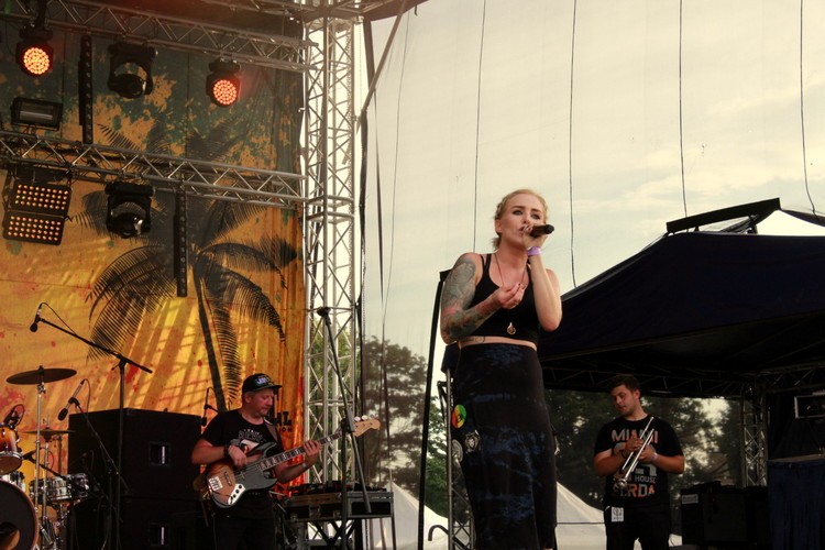 Dzień drugi festiwalu Reggae - Najcieplejsze Miejsce Na Ziemi, Liv, gazeta wodzisławska