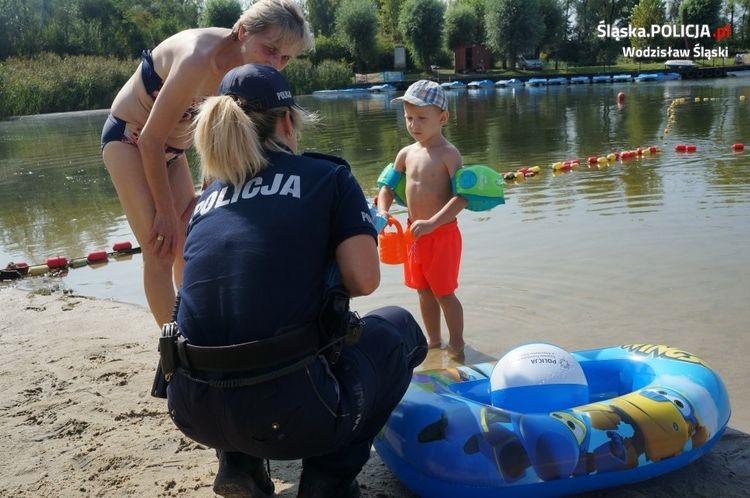 Policjanci odwiedzili kąpielisko w Olzie. Co robili?, policja Wodzisław Śląski