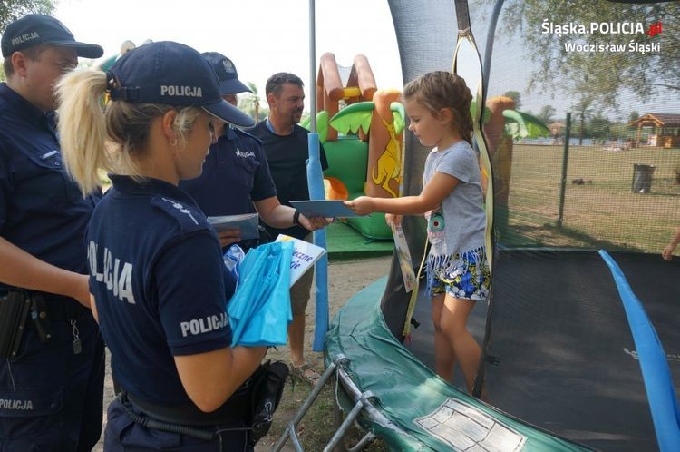 Policjanci odwiedzili kąpielisko w Olzie. Co robili?, policja Wodzisław Śląski