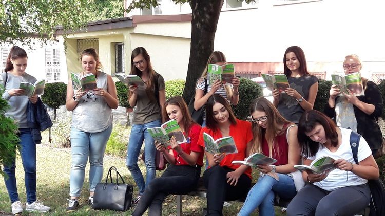 Młodzież „Ekonomika” włączyła się w Narodowe Czytanie, ZSE w Wodzisławiu Śląskim