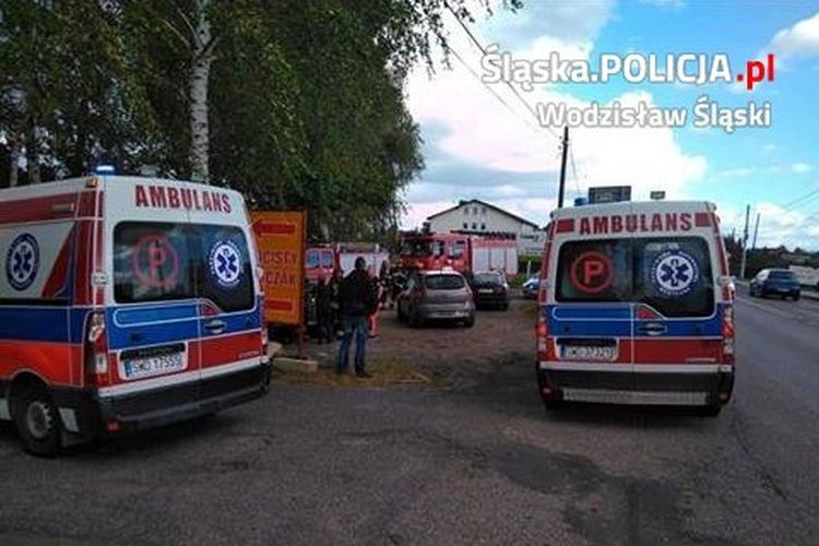 Człowiek w szpitalu, uszkodzone cztery auta - efekt domina na Jastrzębskiej, Wodzisław Śląski i okolice-Informacje drogowe 24H