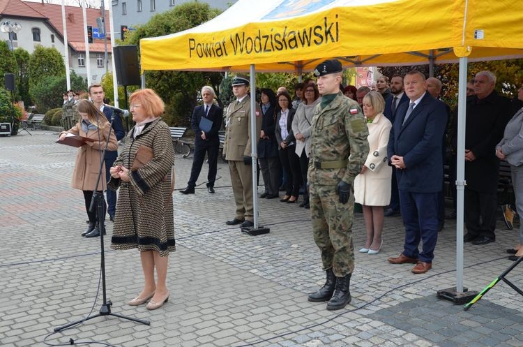 Rydułtowy: klasa mundurowa ślubowała na Rynku, Starostwo Powiatowe w Wodzisławiu Śląskim
