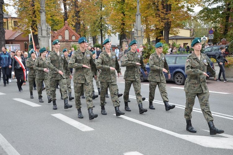 Rydułtowy: klasa mundurowa ślubowała na Rynku, Starostwo Powiatowe w Wodzisławiu Śląskim