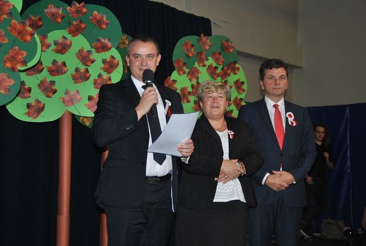 Młodzież ZST śpiewająco świętowała 100-lecie niepodległości, ZST w Wodzisławiu Śląskim