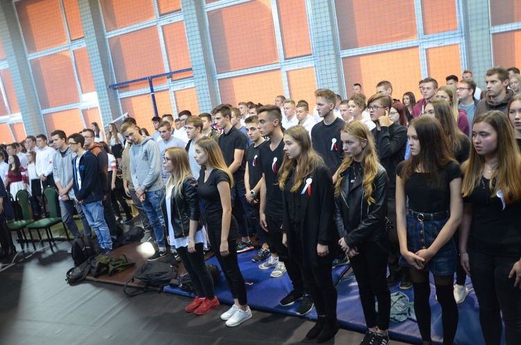 Młodzież ZST śpiewająco świętowała 100-lecie niepodległości, ZST w Wodzisławiu Śląskim