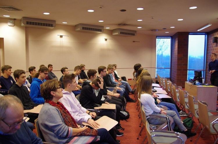 Licealiści z Wodzisławia poznali bliżej dwie śląskie uczelnie wyższe, Materiały prasowe