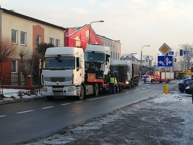 Rydułtowy: kolizja dwóch samochodów ciężarowych, zdjęcie nadesłane przez czytelnika