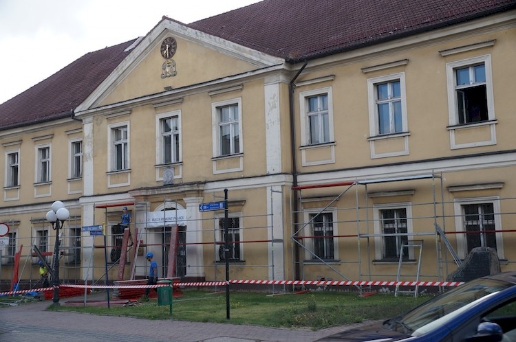 Ruszyła rozbiórka dachu Pałacu Dietrichsteinów, UM Wodzisław