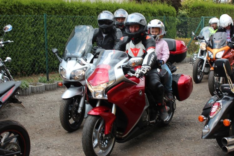 Motocykliści z Polski i Czech spotkali się w Skrbeńsku, ap