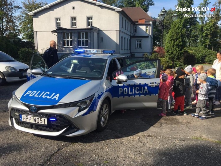 Przedszkolaki odwiedziły komisariat policji w Rydułtowach, Komenda Powiatowa Policji w Wodzisławiu Śląskim