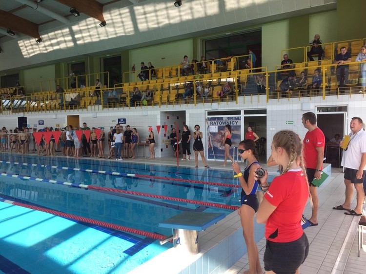 Gorzyce: uczniowie rywalizowali w zawodach pływackich - zdjęcia, Materiały prasowe