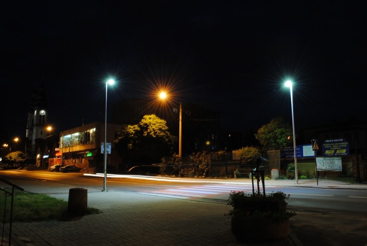 Ledowe lampy oświetlają przejścia dla pieszych w Radlinie, UM Radlin