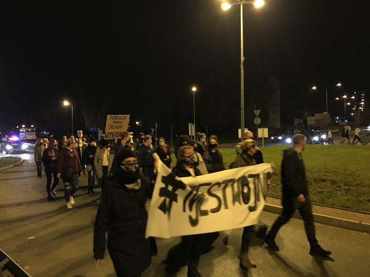 Strajk Kobiet czy inne zgromadzenia są legalne - przełomowe postanowienie sądu w Krakowie, mk