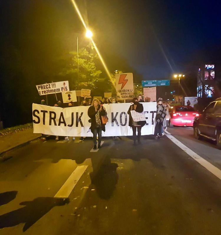 Tłum protestujących na ulicach Wodzisławia, Monika Mikółka