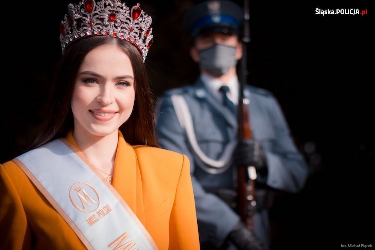 Mundur ma kobiecą twarz! Miss Polski zachęca do służby w szeregach policji, Michał Piątek