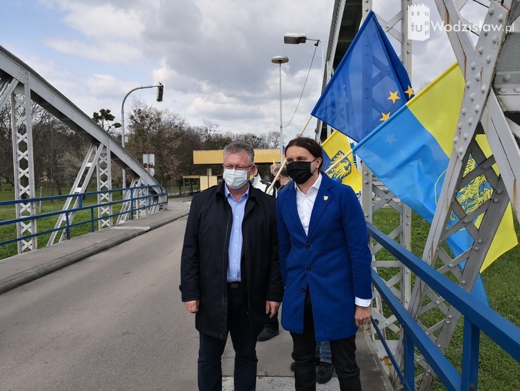 Ślązacy z Czech i Polski spotkali się na moście granicznym, ww
